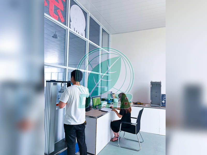 F & U -center